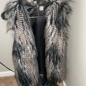 H&M faux fur vest size 6